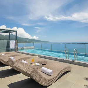 ホテル Mangata Beachfront - Rooftop Bar Sea View